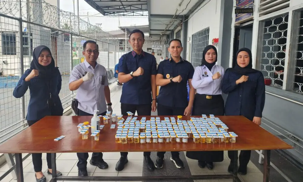 108 WBP Rutan Kelas I Palembang Jalani Tes Urine, Seluruhnya Negatif Narkoba Sebanyak 108 Warga Binaan Pemasyarakatan (WBP) Rutan Kelas I Palembang menjalani pemeriksaan tes urine yang dilaksanakan oleh Tim Klinik Rutan, Kamis (11/12/2025).