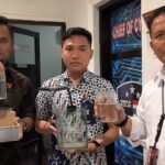 Pelaku Utama Penusukan Sopir Truk di Simpang Macan Lindungan Ditangkap Petugas Subdit Siber Ditreskrimsus Polda Sumsel mengamankan barang bukti berupa akuarium, wadah ikan cupang, serta akun TikTok milik pasutri asal Prabumulih yang diduga menggelar judi adu ikan cupang melalui siaran langsung di media sosial.