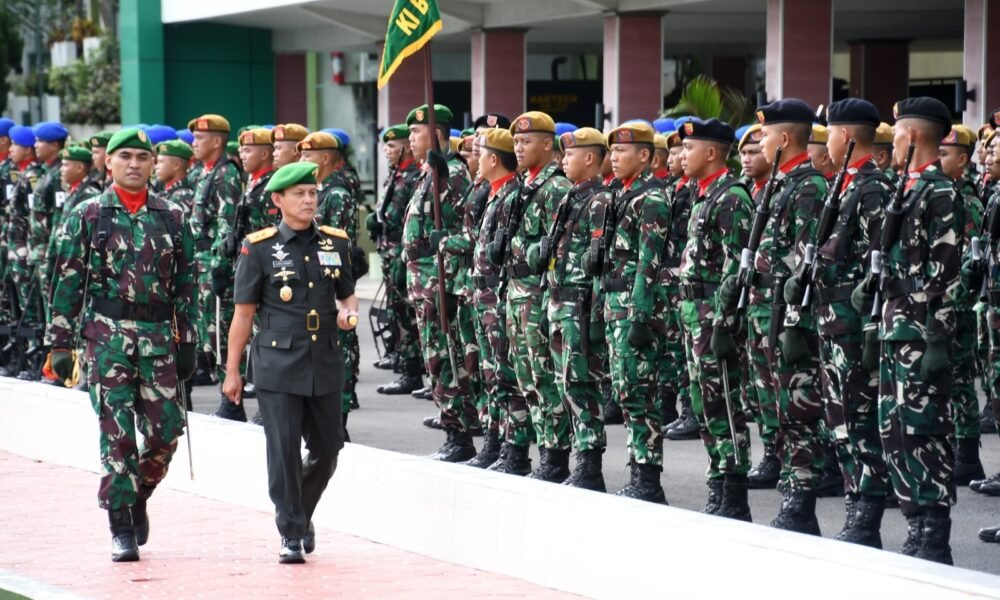 Danrem 044/Gapo Hadiri Upacara Hari Juang TNI AD ke-80 Tahun 2025 di Palembang Danrem 044/Gapo Brigjen TNI Adri Koesdyanto menghadiri upacara peringatan Hari Juang TNI AD ke-80 Tahun 2025 yang dipimpin Pangdam II/Sriwijaya Mayjen TNI Ujang Darwis di Makodam II/Sriwijaya, Palembang, Senin (15/12/2025).