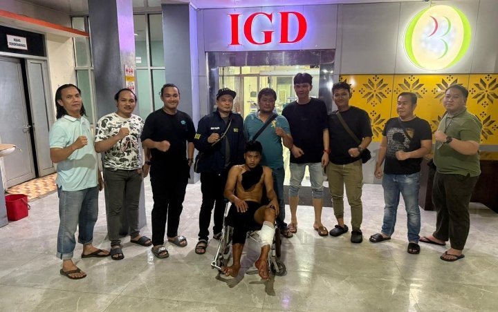Begal Palembang Beraksi Bareng Istri, Polisi Lumpuhkan Pelaku di OKU Timur Petugas Satreskrim Polrestabes Palembang mengamankan tersangka Rasyid (22), pelaku begal, curanmor, dan penipuan, setelah dilumpuhkan karena melawan saat penangkapan.
