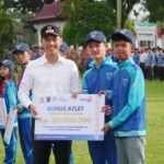 Pemkot Palembang dan Baznas Gelar Khitanan Massal Gratis untuk 100 Anak Yatim dan Dhuafa Bupati OKI Muchendi Mahzareki menyerahkan bonus secara simbolis kepada atlet berprestasi Porprov XV Sumsel 2025 di sela Apel Bulanan Gabungan dan Peringatan Hari Bela Negara ke-77, Rabu (17/12).