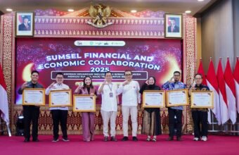 OJK Provinsi Sumatera Selatan bersama Pemerintah Provinsi Sumatera Selatan dan para pemangku kepentingan saat pelaksanaan Sumsel Financial and Economic Collaboration 2025