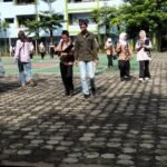 Danrem 044/Gapo Pimpin Sertijab Dandim 0406/Lubuk Linggau Gerakan Ayah Mengambil Raport Anak di Muba menuai beragam respons dari orang tua, sementara Dinas Pendidikan menegaskan kebijakan ini bersifat tidak wajib.