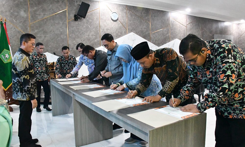 Komitmen Transparansi, Kemenag Sumsel Gelar Rakor Anggaran 2026 dan Teken Pakta Integritas Kakanwil Kemenag Sumsel Syafitri Irwan saat memberikan arahan dalam Rakor Pelaksanaan Anggaran 2026 dan Penandatanganan Pakta Integritas di Aula Kanwil Kemenag Sumsel, Kamis (15/01/2026).