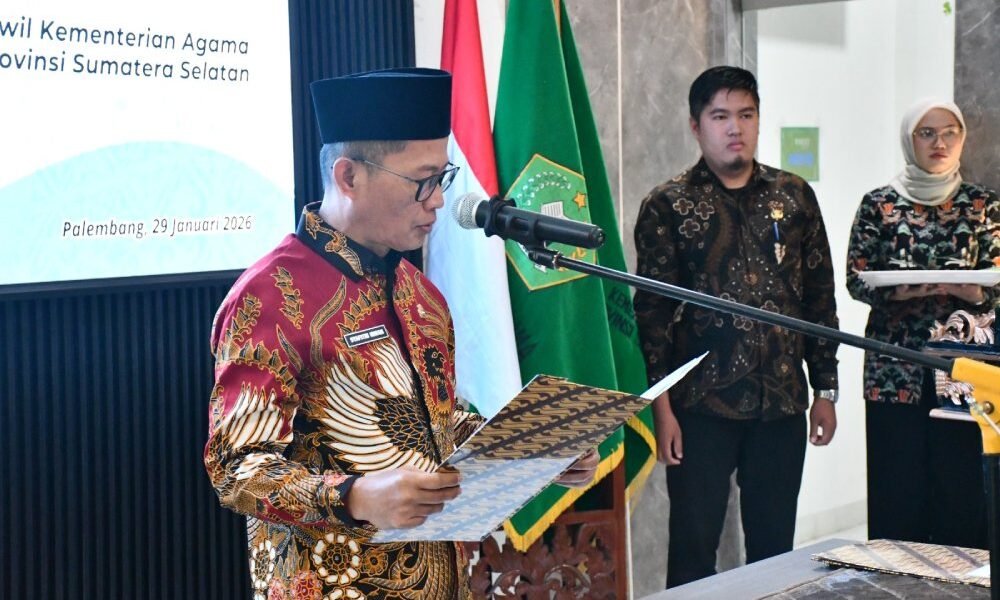 Kakanwil Kemenag Sumsel Syafitri Irwan melantik dan mengambil sumpah jabatan Pejabat Manajerial, Non-Manajerial, serta PPPK di Aula Kanwil Kemenag Sumsel, Kamis (29/1/2026).