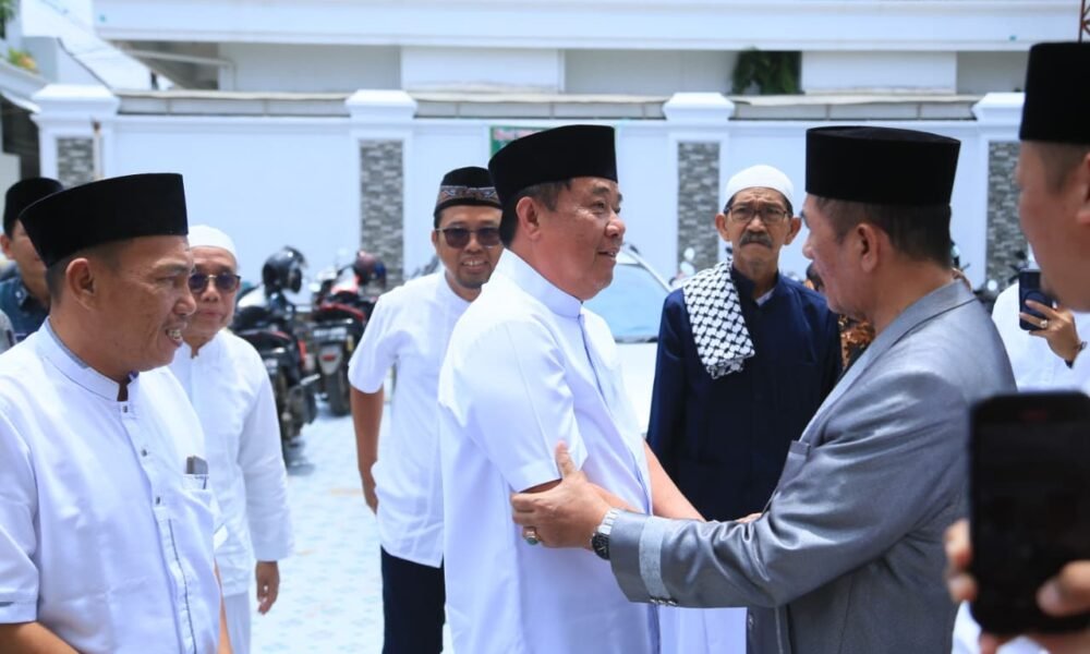 Ramadan Penuh Berkah, Wagub Cik Ujang, Bantu Material ,Pembangunan ,Masjid Ummul Tumina