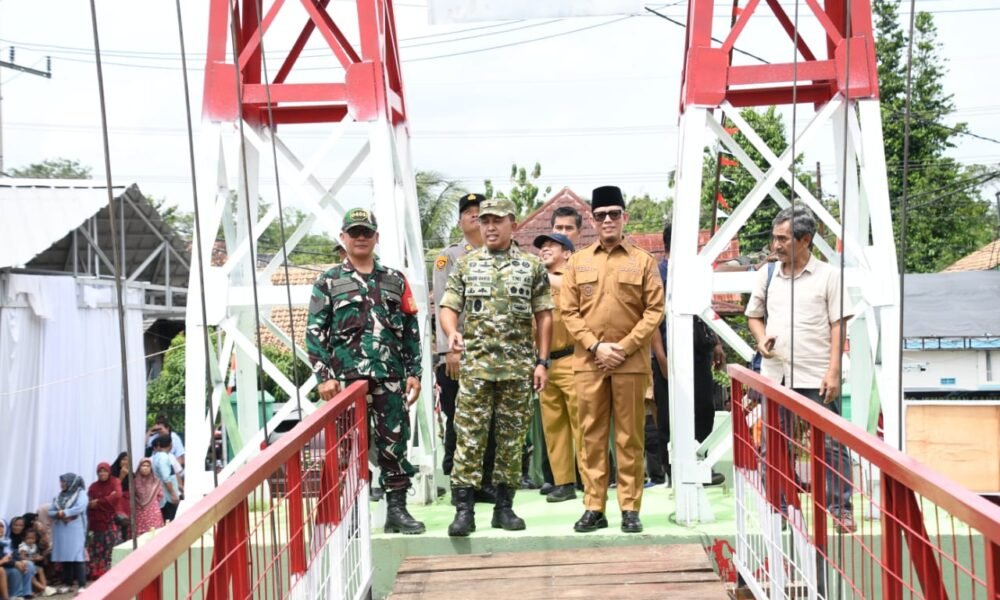Permudah Akses Warga dan Pelajar, Danrem 044/Gapo Launching 200 Jembatan Garuda di OKU Permudah Akses Warga dan Pelajar, Danrem 044/Gapo Ikuti Launching 200 Jembatan Garuda