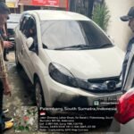 Kapolri Tekankan Rekayasa Lalin Fleksibel, Polda Sumsel Siap Kawal Arus Balik 2026 Dini Hari Rumah Warga Dilempar Diduga Bom Molotov, 2 Pelaku Terekam CCTV Kini Diburu Polisi