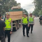 Rakernis Gabungan Empat Divisi Strategis, Kapolda Sumsel Instruksikan Penguatan Sinergi Daerah 772 Kendaraan Sumbu Tiga Ditindak, Polda Sumsel Tegaskan Komitmen Keselamatan Lalu Lintas⠀