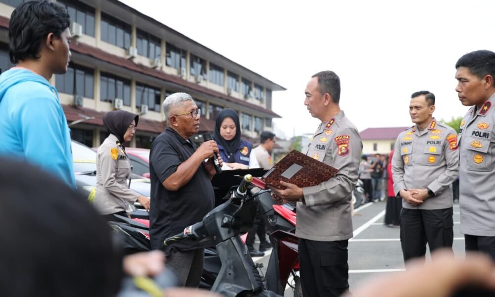 497 Kendaraan Barang Bukti Kasus 3C Dikembalikan Langsung Kapolda Sumsel, Korban Bersyukur 497 Kendaraan Barang Bukti Kasus 3C Dikembalikan Langsung Kapolda Sumsel, Korban Bersyukur