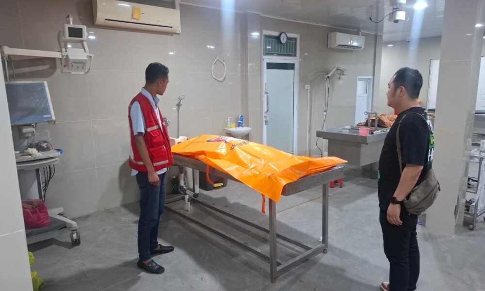 Polisi Gerebek Ruko Tempat Peredaran dan Pesta Sabu di Palembang, Bandar Tewas Melompat dari Atap Polisi Gerebek Ruko Tempat Peredaran dan Pesta Sabu di Palembang, Bandar Tewas Melompat dari Atap