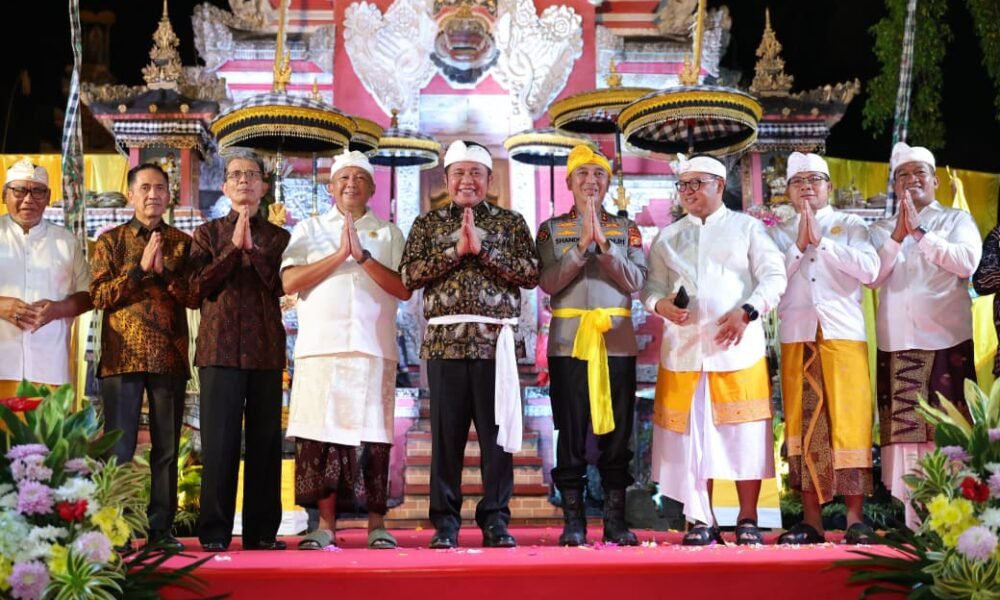 Kapolda Sumsel Perkuat Narasi Toleransi sebagai Pilar Kamtibmas Nasional di Malam Dharma Santi Kapolda Sumsel Perkuat Narasi Toleransi sebagai Pilar Kamtibmas Nasional di Malam Dharma Santi