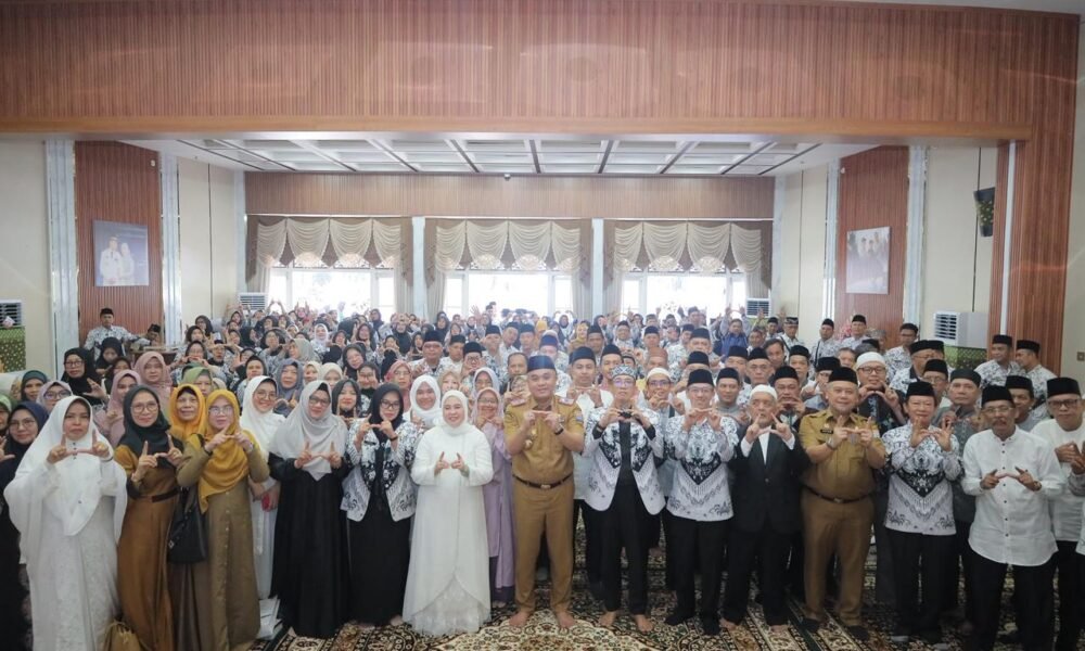 Lepas 66 Calon Jemaah Haji PGRI, Sekda Palembang Doakan Menjadi Haji Mabrur Lepas 66 Calon Jemaah Haji PGRI, Sekda Palembang Doakan Menjadi Haji Mabrur