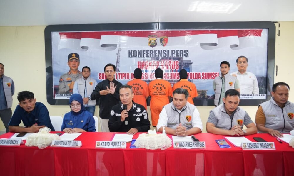 Modus Plat Palsu Terbongkar, Polda Sumsel Sita Ratusan Karung Pupuk Subsidi dari Oknum Kios Modus Plat Palsu Terbongkar, Polda Sumsel Sita Ratusan Karung Pupuk Subsidi dari Oknum Kios