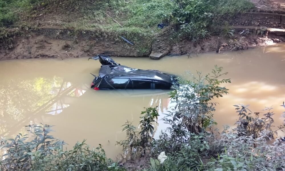 Gagal Bawa Kabur Innova Reborn Curian, Pecatan Polisi Nyebur ke Sungai Muara Gula Baru