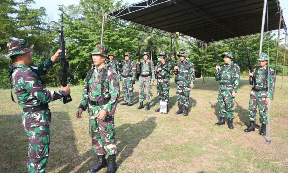 Prajurit Korem 044/Gapo Asah Naluri Tempur Melalui Latihan Menembak
