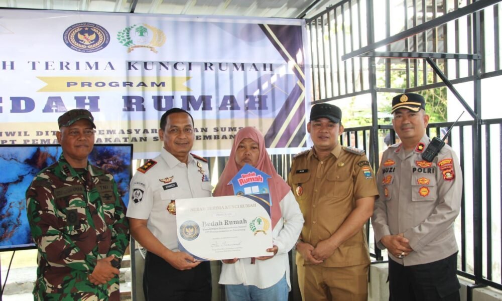 Kakanwil Ditjenpas Sumsel Serahkan Kunci Program Bedah Rumah untuk Warga Palembang
