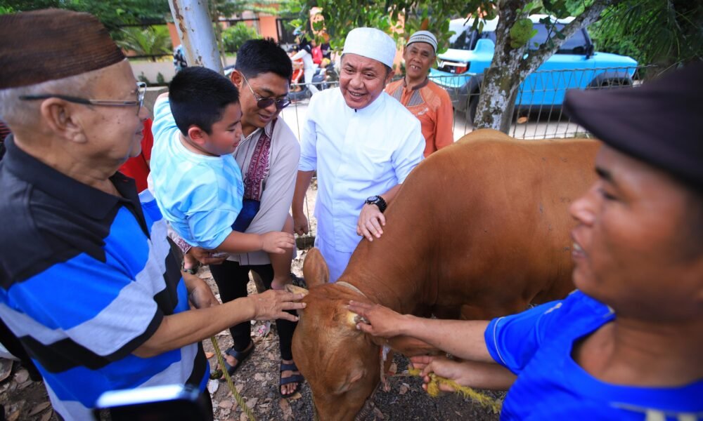 Gubernur Herman Deru Serahkan Hewan Kurban, Ziarah Keluarga hingga Kunjungi Al Quran Raksasa di Hari Raya Iduladha