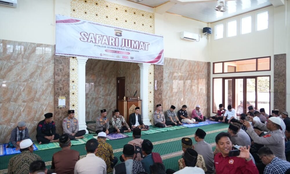 Jumat Curhat di Masjid Ar-Rahman Talang Betutu, Kapolda Sumsel Serap Langsung Aspirasi Warga