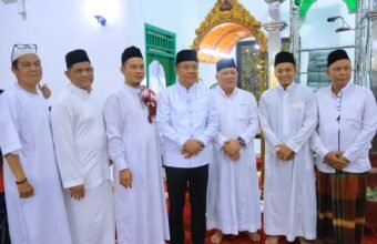 Wagub Sumsel Cik Ujang Safari Jumat di Masjid Al-Ikhlas, Salurkan Bantuan dan Siapkan Hewan Kurban