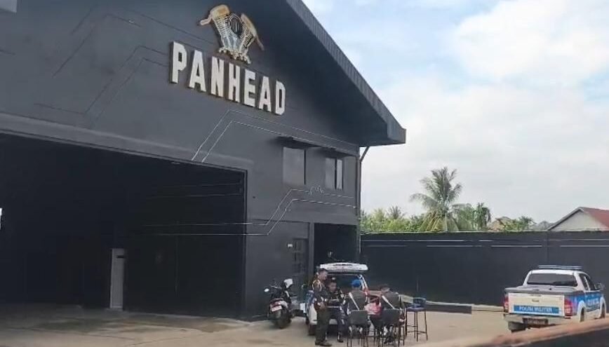 Ribut di Tempat Hiburan Malam Panhead Palembang, Oknum Anggota TNI Tewas Ditembak Sesama TNI Ribut di Tempat Hiburan Malam Panhead Palembang, Oknum Anggota TNI Tewas Ditembak Sesama TNI 