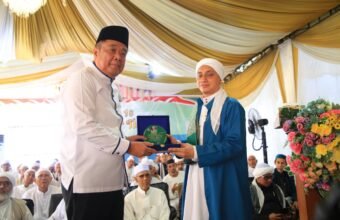 Wagub Sumsel Cik Ujang Ajak Masyarakat Teladani Perjuangan Ulama di Haul Akbar KH Ali Umar Thoyib