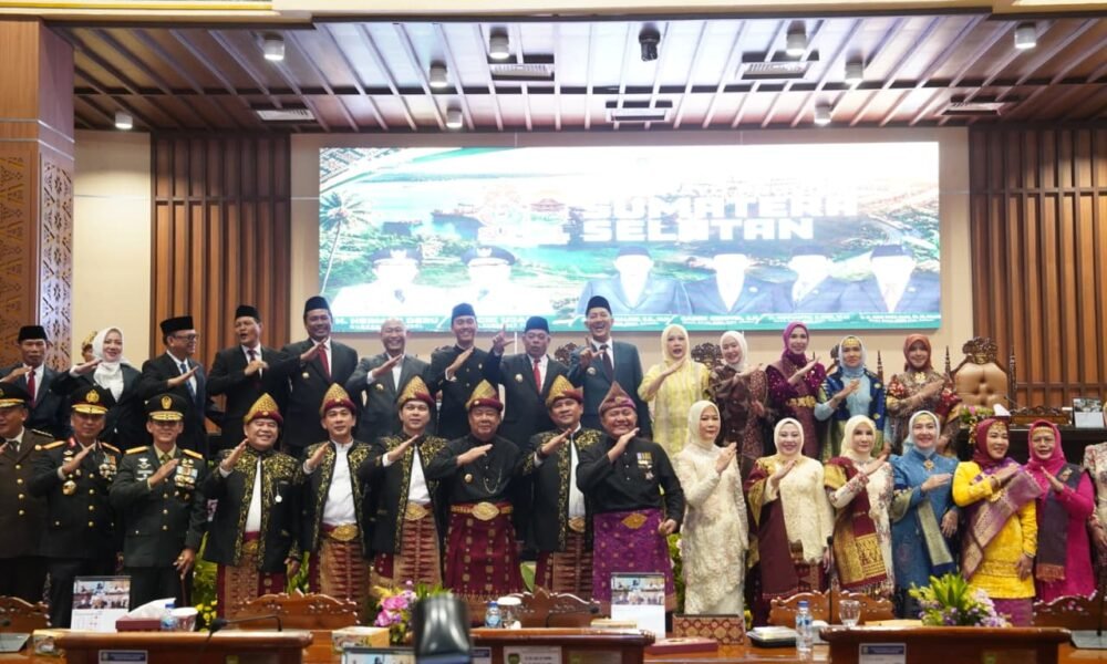 Pangdam II/Sriwijaya Hadiri Rapat Paripurna Istimewa Hari Jadi ke-80 Provinsi Sumatera Selatan Pangdam II/Sriwijaya Hadiri Rapat Paripurna Istimewa Hari Jadi Ke-80 Provinsi Sumatera Selatan