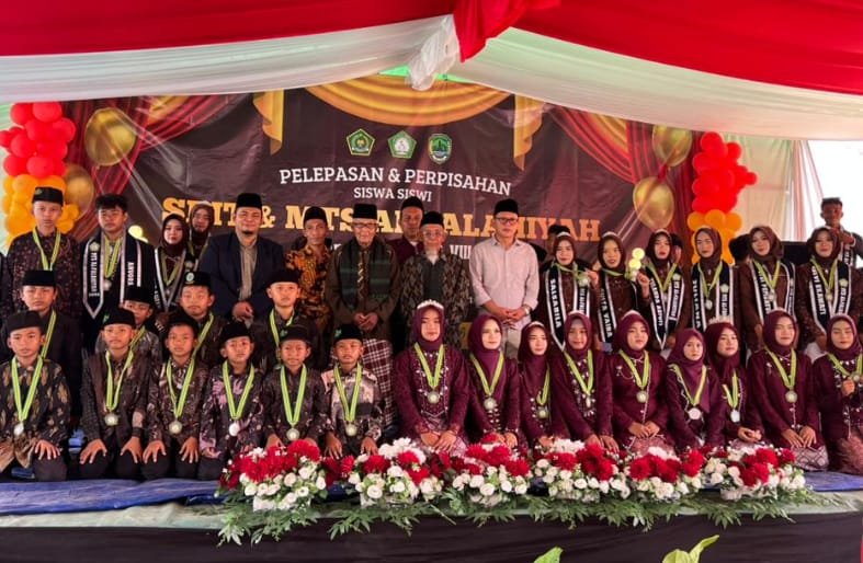 Hadiri Pelepasan Pelajar Al Falahiyah, Firdaus Hasbullah Bakal Perjuangkan Fasilitas Pendidikan Hadiri Pelepasan Pelajar Al Falahiyah, Firdaus Hasbullah Bakal Perjuangkan Fasilitas Pendidikan