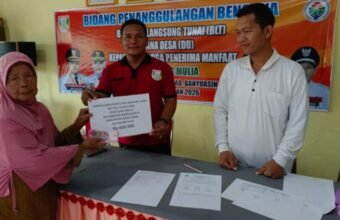 Senyum Bahagia Tujuh KPM Desa Suka Mulia Terima BLT-DD Jelang Idul Adha