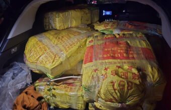 Aparat gabungan dari Direktorat Tindak Pidana Narkoba Bareskrim Polri bersama Direktorat Jenderal Bea dan Cukai berhasil menggagalkan upaya penyelundupan narkotika jenis sabu seberat 325 kilogram yang diduga berasal dari jaringan internasional Thailand-Indonesia. (Foto: Dok. Bareskrim Polri)