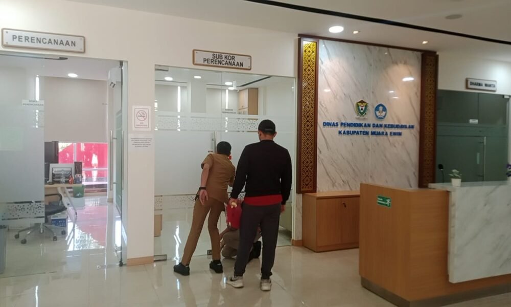 OTT di Muara Enim, KPK Sikat Bupati Usai Pimpin Apel Bulanan, Segel Rumdin dan 8 Ruangan Pemkab