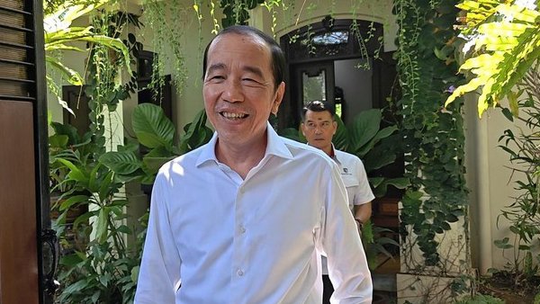 Jokowi Pastikan Hadir di Sidang Dugaan Ijazah Palsu, Siap Tunjukkan Ijazah Asli Jokowi siap hadir di sidang dugaan ijazah palsu dengan membawa ijazah asli.