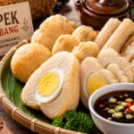 Gen Z Wajib Baca! Tips Mengembangkan Diri untuk Meraih Masa Depan Gemilang Aneka Pempek Palembang lengkap dengan kuah cuko khas, kuliner legendaris Sumatera Selatan yang memiliki sejarah panjang dan tetap menjadi makanan favorit masyarakat Indonesia hingga kini. (Foto: Aditya/Sriwijayaterkini.co)