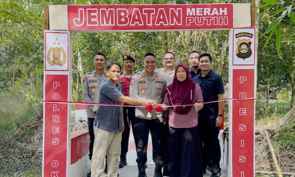 Kapolres OKI Resmikan Jembatan Merah Putih, Wujud Nyata Pengabdian Polri untuk Konektivitas Desa Kapolres OKI Resmikan Jembatan Merah Putih, Wujud Nyata Pengabdian Polri untuk Konektivitas Desa