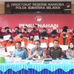 Suasana Hangat Saat Irjen Kemenag Tinjau Makan Bergizi Gratis di MIN 2 Palembang: Makanannya Enak, Gurunya Baik! 37 Tersangka Diamankan, Polda Sumsel Musnahkan Barang Bukti Narkotika dari 25 Kasus