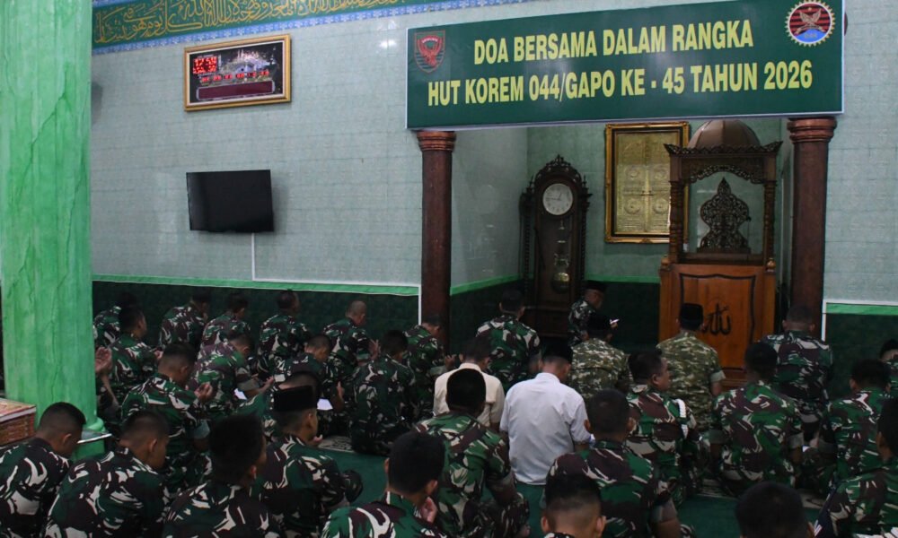 Peringati HUT ke-45, Korem 044/Gapo Panjatkan Doa untuk Pengabdian dan Indonesia Maju Peringati HUT ke-45, Korem 044/Gapo Panjatkan Doa untuk Pengabdian dan Indonesia Maju. (Foto: Yulie)
