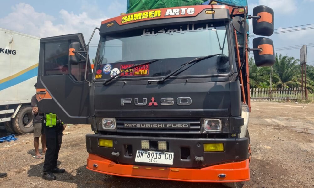 Respons Cepat Polda Sumsel Evakuasi Sopir Truk Meninggal di Betung, Dipastikan Akibat Serangan Jantung