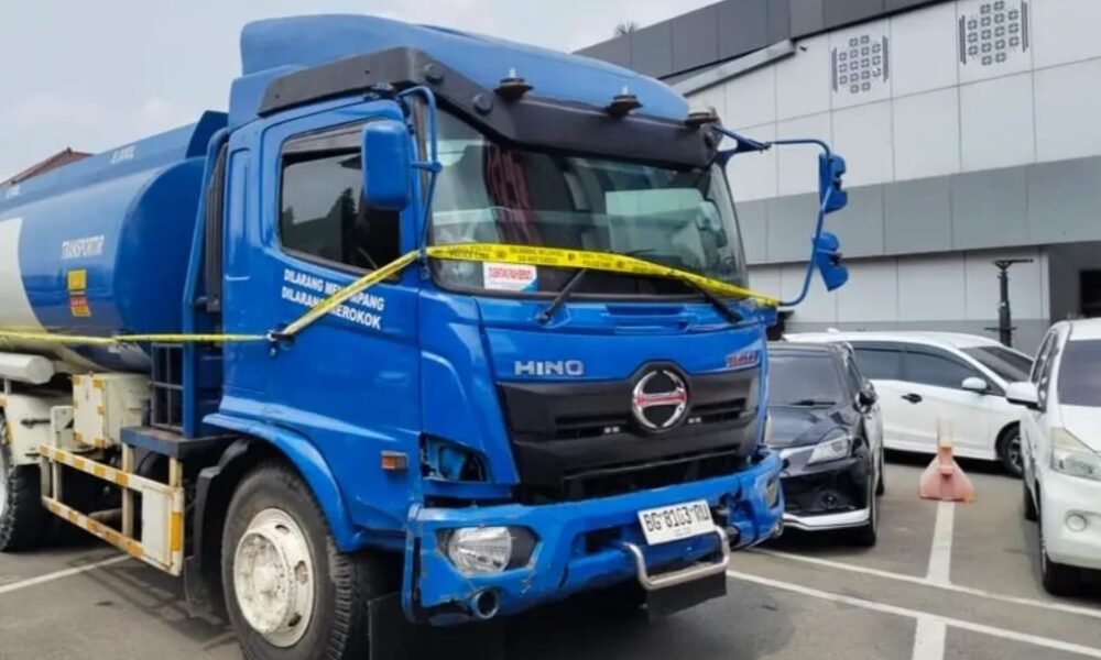 Polda Sumsel Diminta Tangkap Pemilik Truk Tangki Biru Putih yang Angkut Minyak Ilegal
