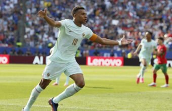 Kebuntuan akhirnya pecah pada menit ke-60 ketika Kylian Mbappe menebus kegagalannya dari titik putih dengan melepaskan tendangan melengkung yang tak mampu dijangkau Bounou. (Foto: detiksport.com)