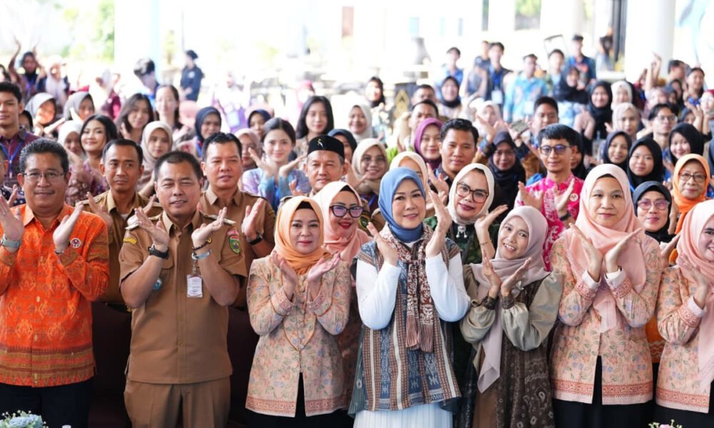 Ketua TP PKK Sumsel Feby Herman Deru Ajak Masyarakat Bangkitkan Wastra Daerah Lewat Batik