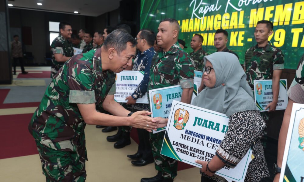 Kodam II/Sriwijaya Borong Dua Piala di Lomba Jurnalistik TMMD Ke-128. (Foto: Yulie)