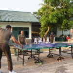 Pangdam II/Swj Mayjen TNI Ujang Darwis bersama para pejabat utama Kodam II/Sriwijaya mengikuti olahraga bersama dan nonton bareng Piala Dunia 2026 di Makomlekdam II/Swj Palembang sebagai upaya memperkuat soliditas, sportivitas, dan sinergi antar jajaran Kodam II/Sriwijaya. (Foto: Yulie)