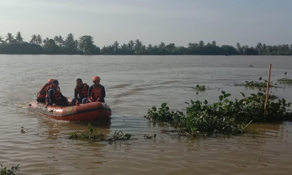 Tim SAR Cari Perempuan yang Dilaporkan Hilang Tenggelam Saat Hendak Mandi di Sungai Tim SAR Cari Perempuan yang Dilaporkan Hilang Tenggelam Saat Hendak Mandi di Sungai