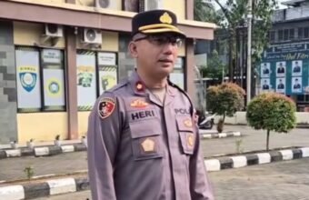 Menanggapi video yang viral tersebut, Kapolsek Seberang Ulu I Palembang, Kompol Heri, membenarkan bahwa pihaknya telah menerima informasi dan sedang melakukan penyelidikan. (Foto: istimewa)