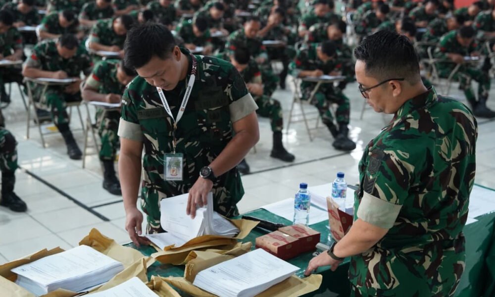 Hari Kedua Tes Akademik Seleksi Diktukba TA 2026 Berjalan Lancar, di GOR Merah Putih Jasdam Hari kedua Tes Akademik Seleksi Diktukba TNI AD TA 2026 di GOR Merah Putih Jasdam II/Swj berlangsung lancar. Sebanyak 492 peserta mengikuti ujian. (Foto: Yulie/nara.sriwijayaterkini.id)