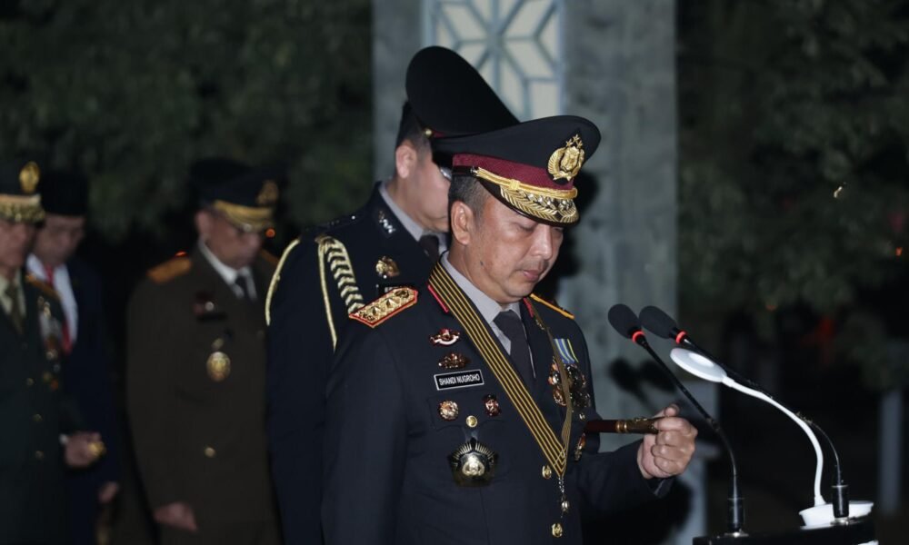 Kenang Jasa Pahlawan, Kapolda Sumsel Pimpin Apel Kehormatan dan Renungan Suci HUT ke-81 RI di TMP