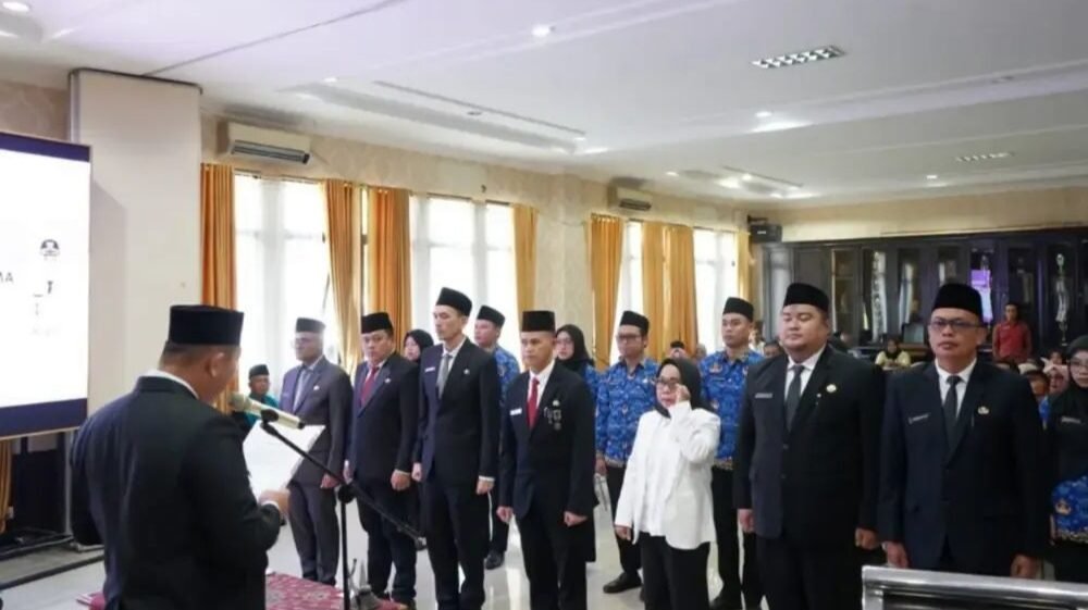 Jaga Integritas dan Marwah ASN, Wako Ludi Lantik 17 Pejabat di Pemkot Pagaralam
