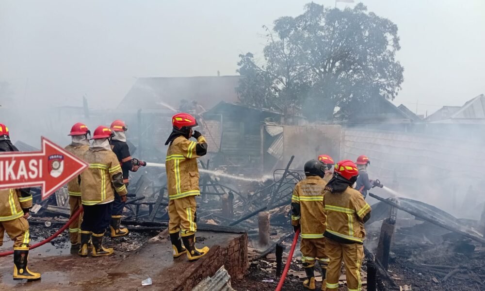Kebakaran Permukiman Padat di Jalan Jepang Kertapati Palembang, 9 Rumah Kayu Terbakar