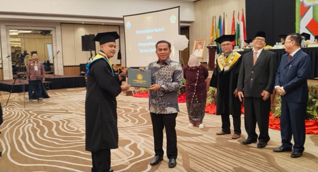 Hadir di Wisuda Unitas Palembang, Ketua DPRD Prabumulih Tekankan Peran Lulusan