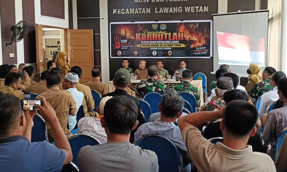 Tim Mabes TNI Turun Gunung Tangani Karhutla di Muba, Ingatkan Warga Tak Buka Lahan dengan Cara Dibakar